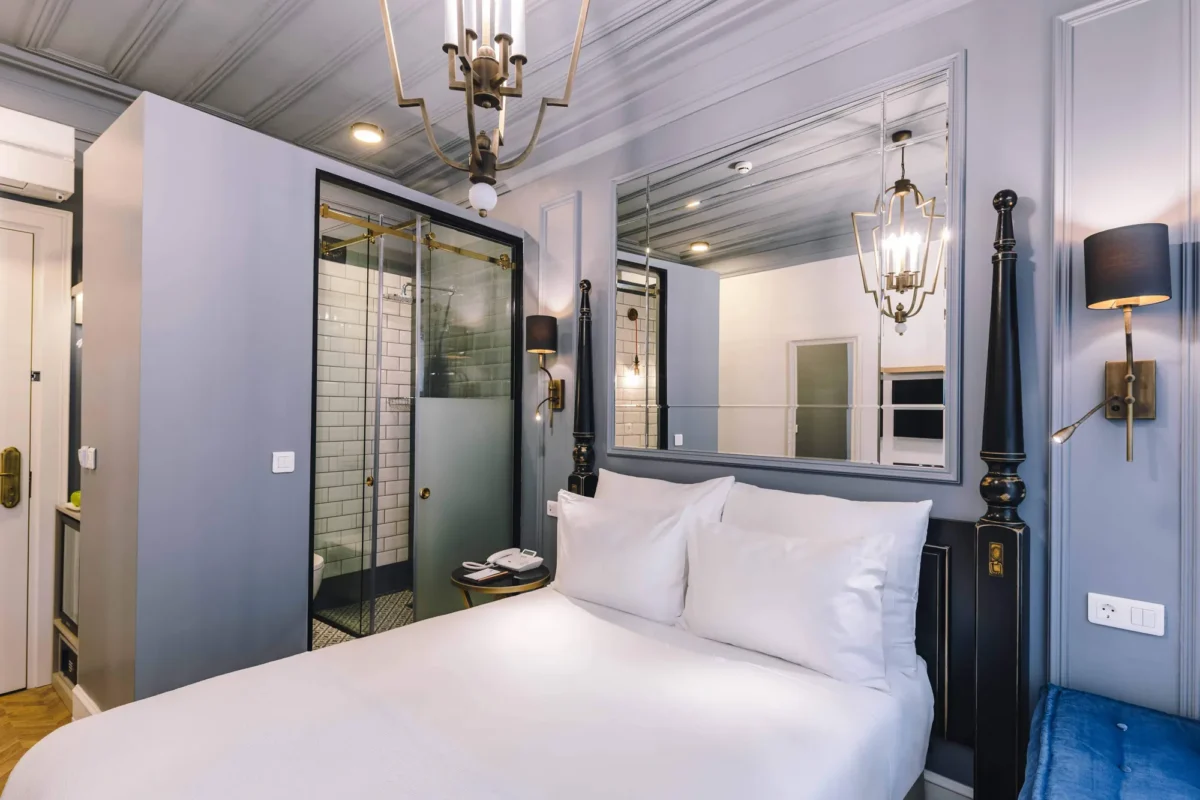 Petit Room