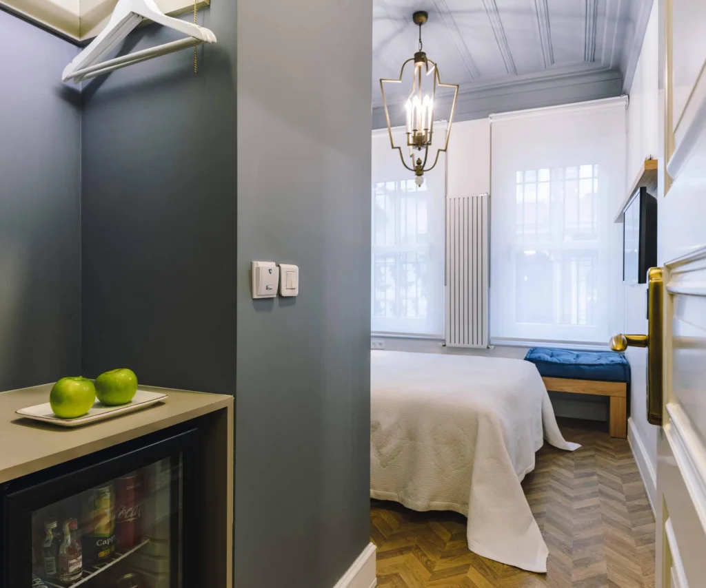 Petit Room